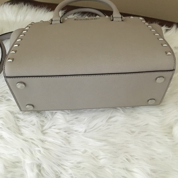 Last one✨Michael Kors MD studded Selma Satchel - Picture 3 of 8